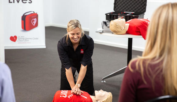 St John first aid training - trainer CPR